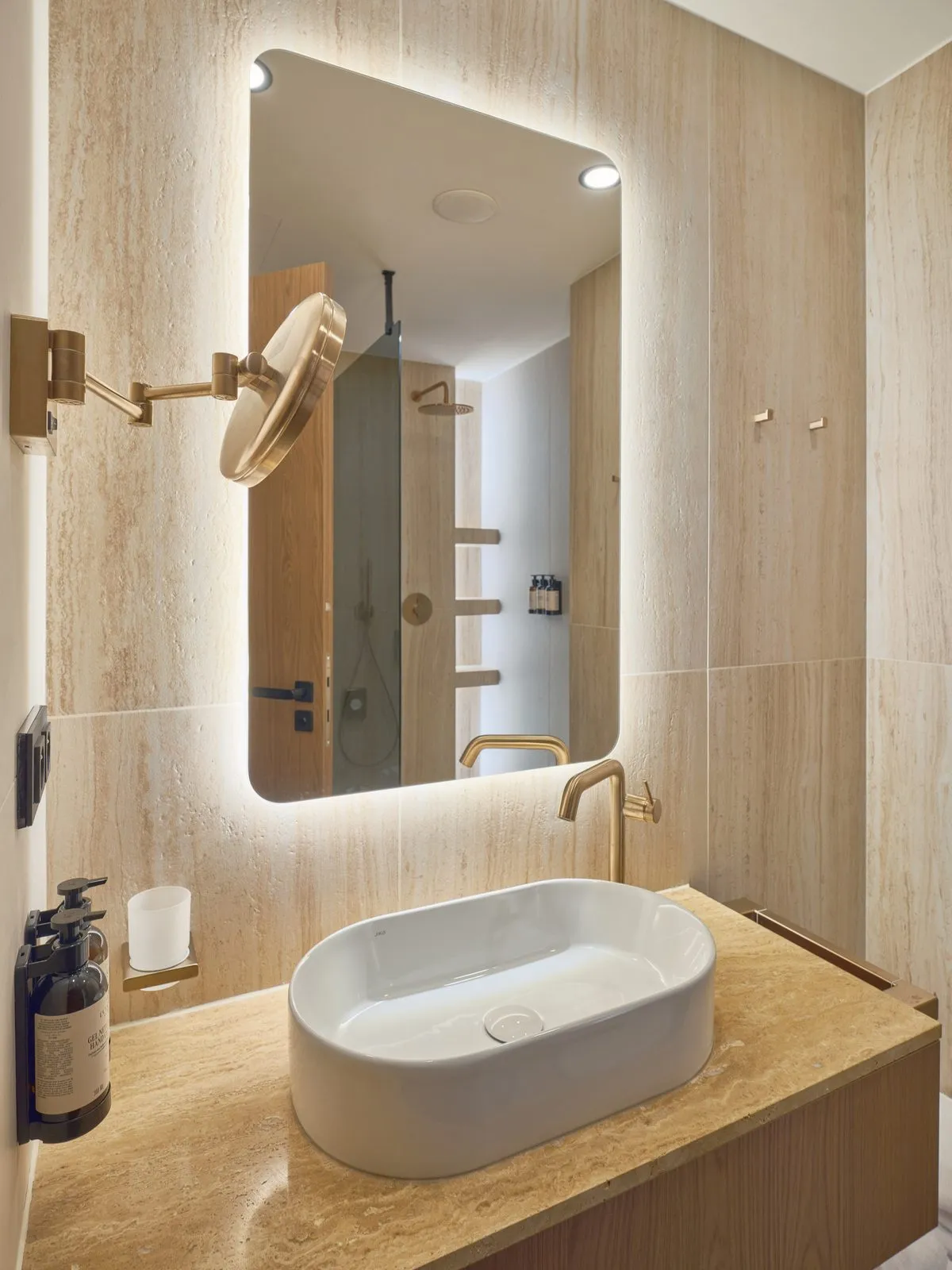 Washbasin with lit mirror – The Benedict Boutique Hotel