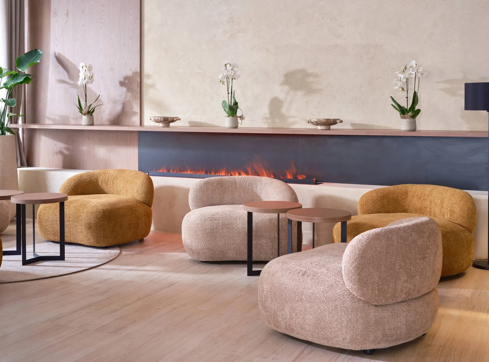 Lounge with fireplace – The Benedict Boutique Hotel