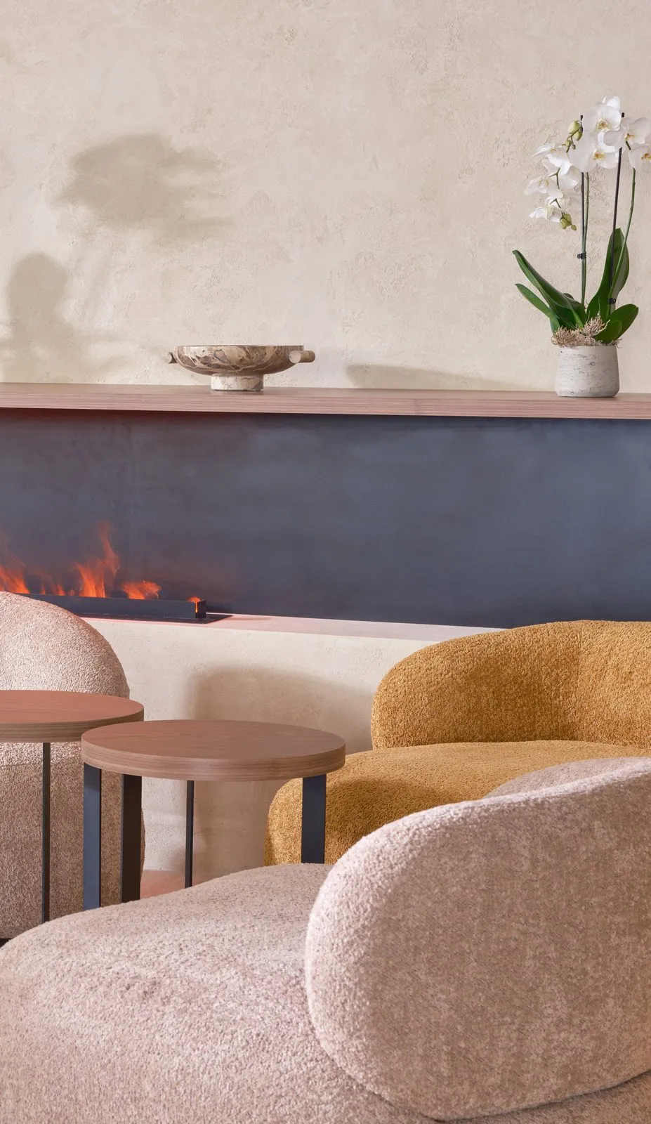 Lounge with fireplace – The Benedict Boutique Hotel