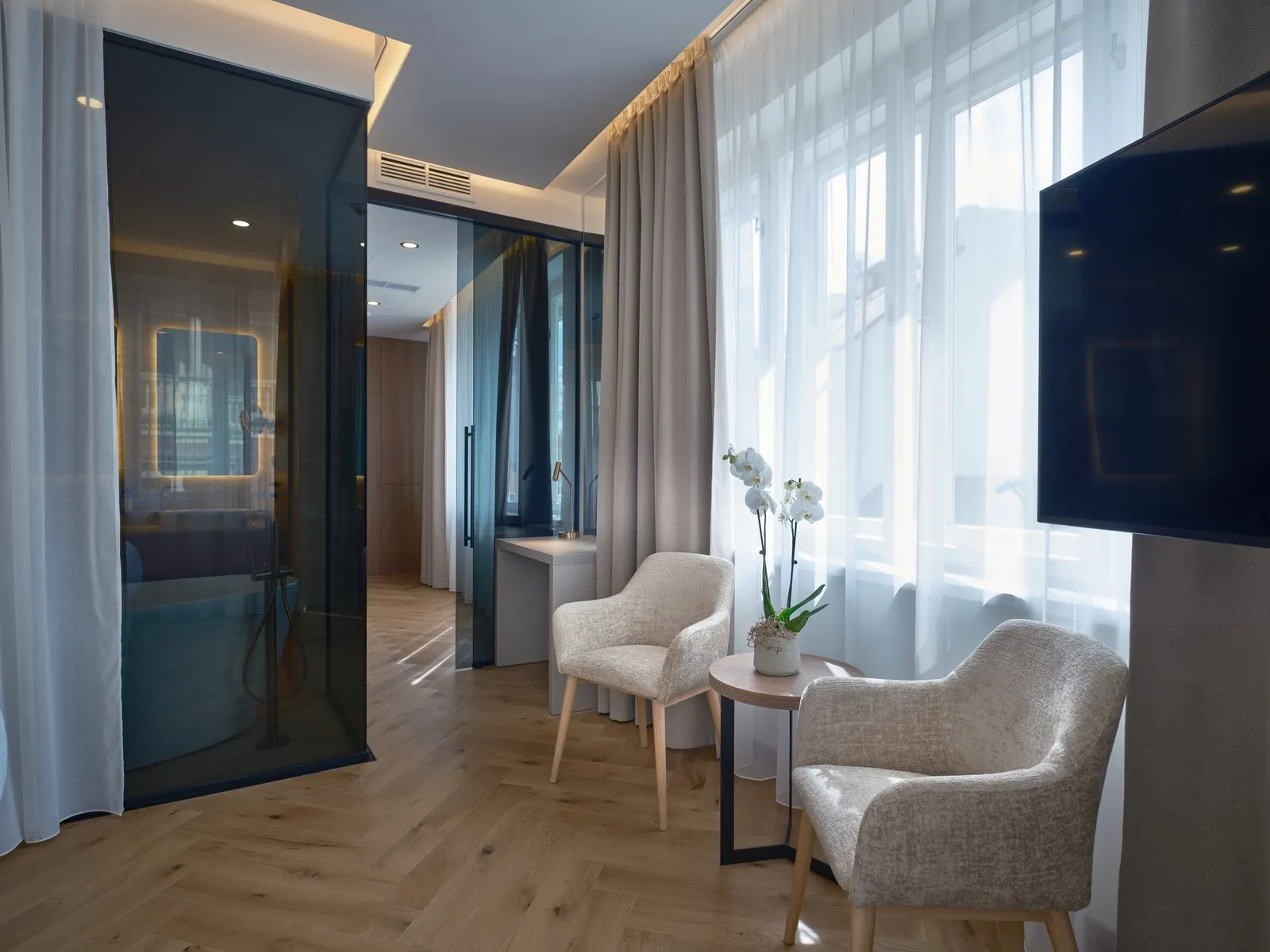 Seating area in a guest room – The Benedict Boutique Hotel