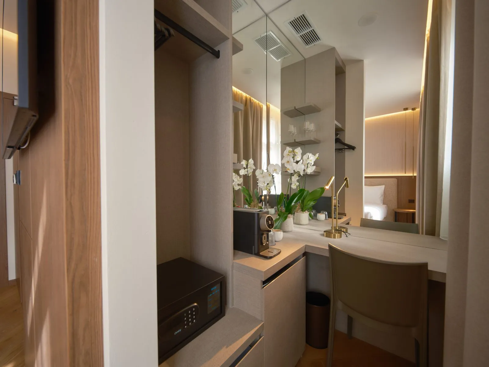 Wardrobe and minibar – The Benedict Boutique Hotel